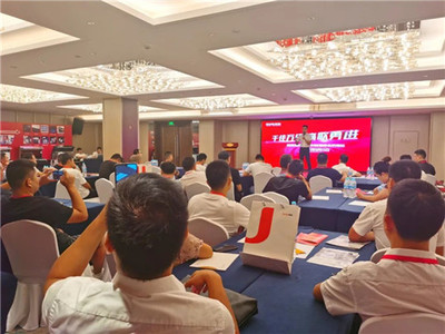 佳歌集成灶八月峰会首站告捷，济南财富峰会满帆启航，引领建材家居新潮流